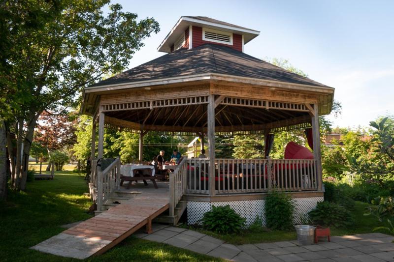 Complexe D'Hebergement La Maison Touristique Dugas Каракет Экстерьер фото